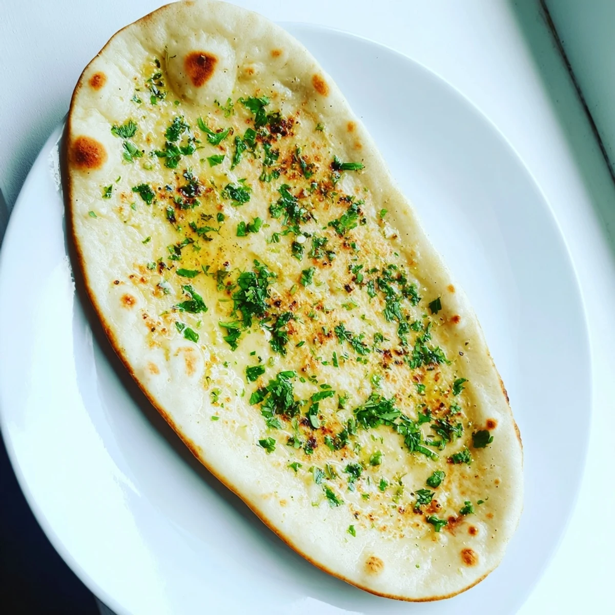 Czosnkowy naan chleb