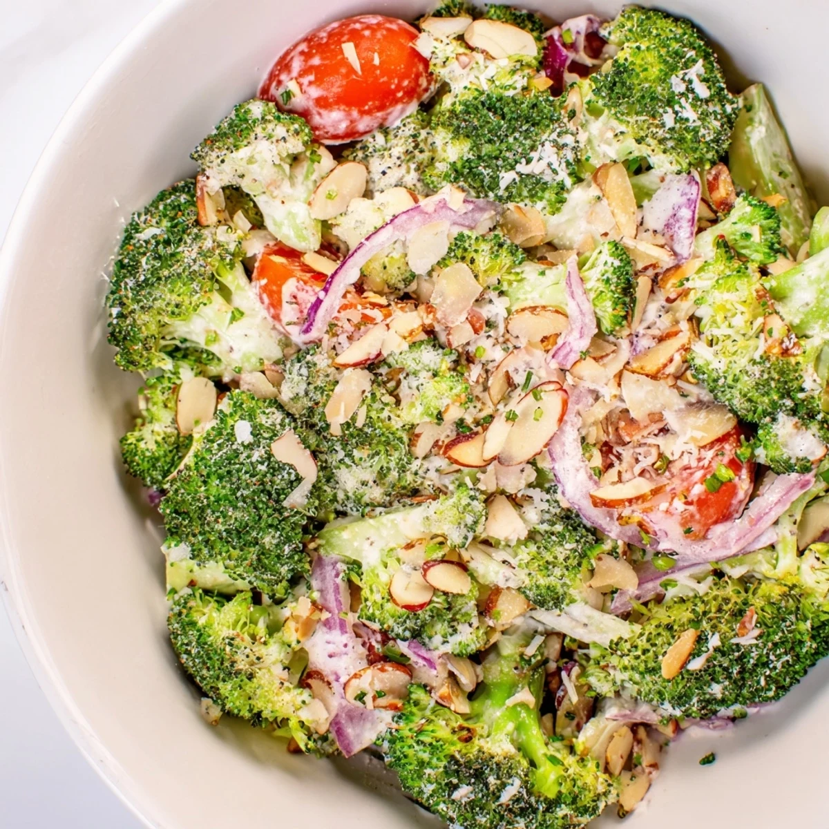 Czosnkowo parmezanowa sałatka z brokułem