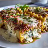 Delikatne roladki z makaronu lasagne wypełnione kremowym serem i świeżym szpinakiem