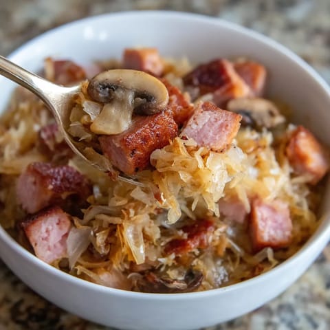 W misce złożonej z różnych składników.