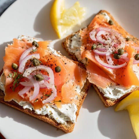 Łosoś na żytnim toście