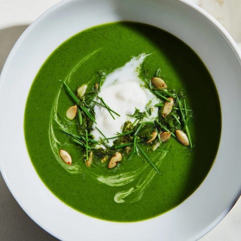 Witalna kwaśna zupa pokrzywowa